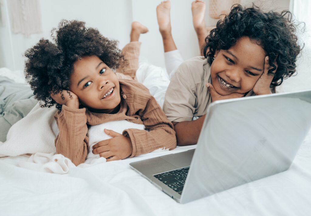 Children with laptop