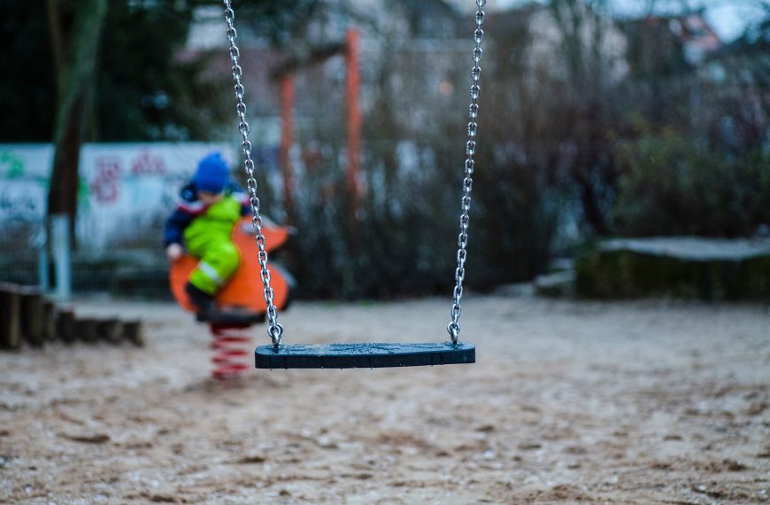 Parental risk factors and the likelihood of children entering care