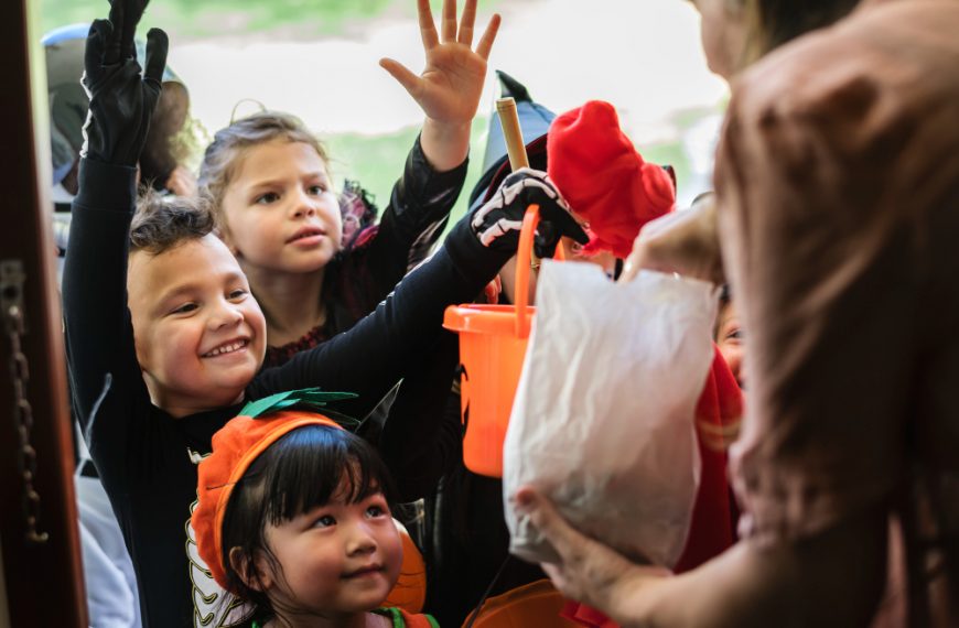 Ymarfer perthynol gyda phobl ifanc sydd â phrofiad o ofal